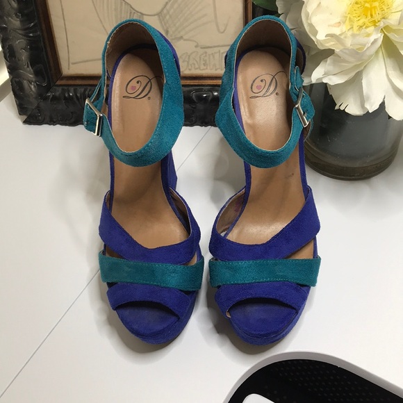 Blue and Teal Platforms - Picture 2 of 5